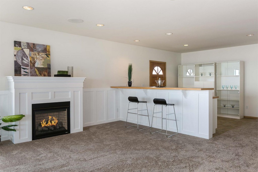 Rec room with gas fireplace and wet bar